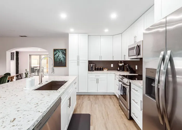 Private Family Pool Oasis Near Old Town *