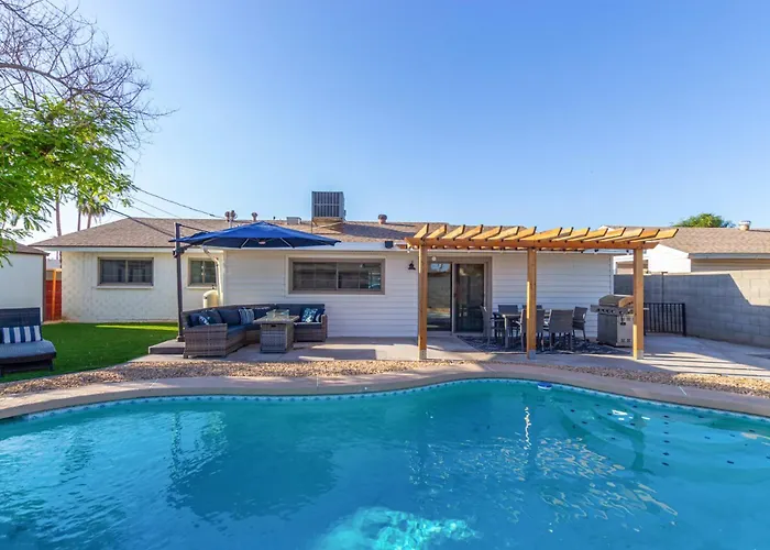 Private Family Pool Oasis Near Old Town